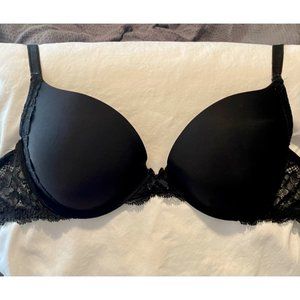 Victoria’s Secret Dream Angels Lace push-up with padding bra 32DD